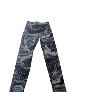 Black and White Swirl Pattern Leggings